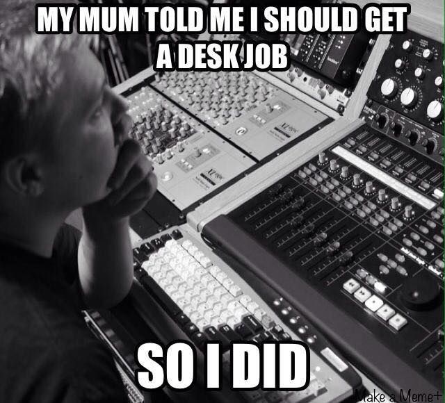 Audio memes. Звукорежиссер Мем. Цитаты звукорежиссеров. Producer memes. Приколы звукорежиссеров.