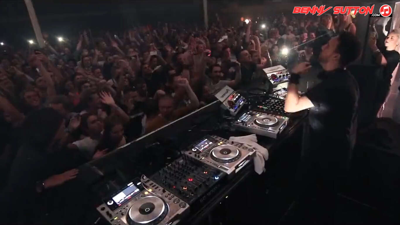 nightclub decks dj's